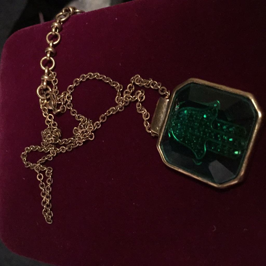 Designer 2 Sided Hamsa Necklace Never Used 149$